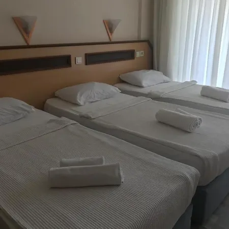 Oezguerhan Otel 호텔