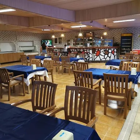 Oezguerhan Otel 3* シダ