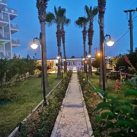 Oezguerhan Otel シダ